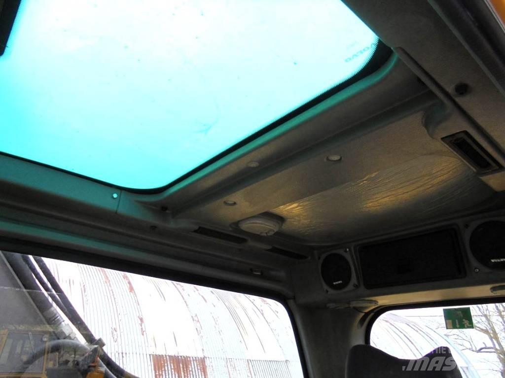 Volvo EW 140 B حفارات بعجل