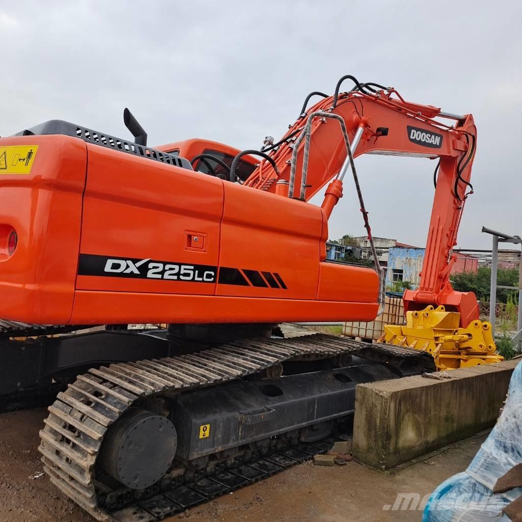 Doosan DX 225 حفارات زحافة