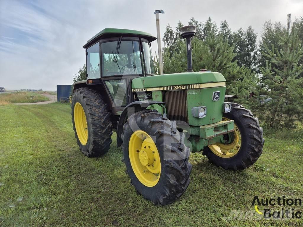 John Deere MFWD الجرارات