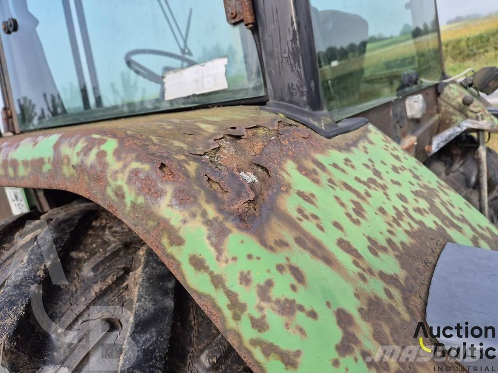 John Deere MFWD الجرارات