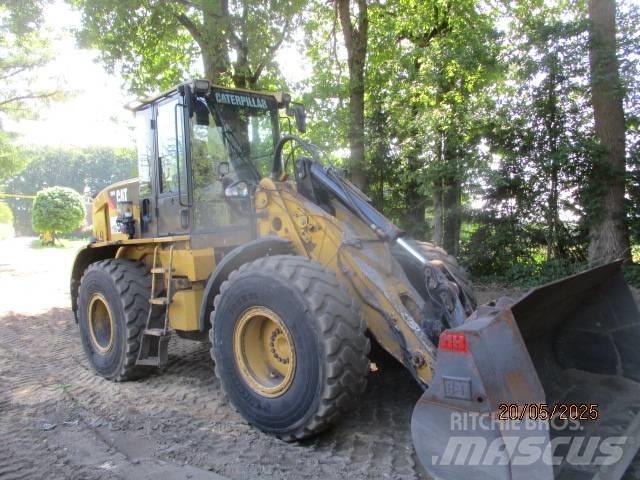 CAT 924 لوادر بعجل