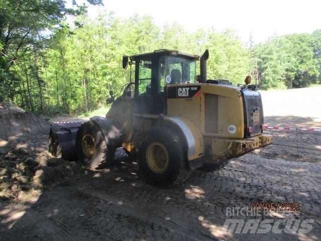 CAT 924 لوادر بعجل