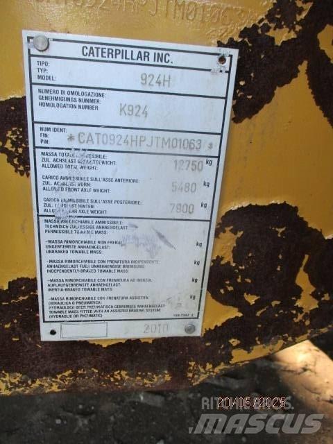 CAT 924 لوادر بعجل