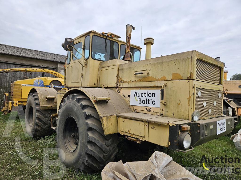  Kirovec K-701 الجرارات