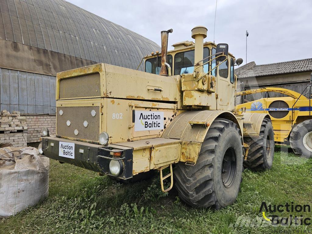  Kirovec K-701 الجرارات