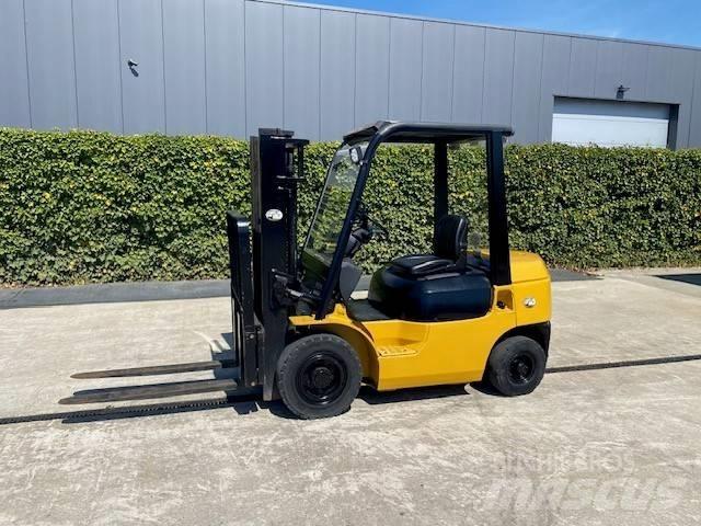 Toyota 7 FDF 25 شاحنات الديزل