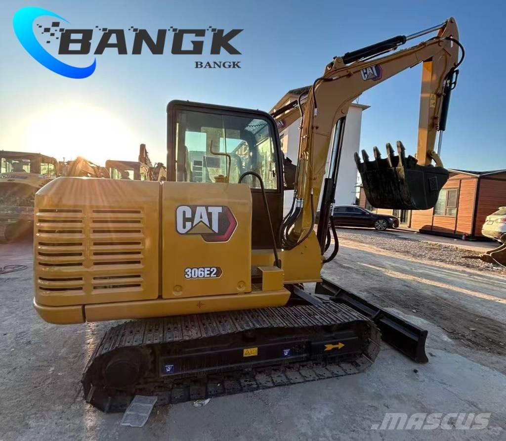 CAT 306E2 حفارات زحافة