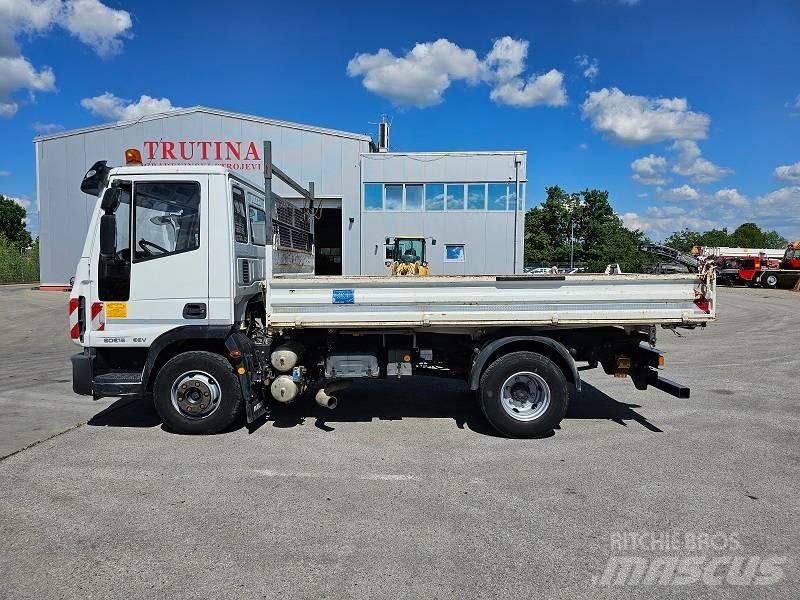 Iveco 80E 18 شاحنات مسطحة/مفصلية الجوانب