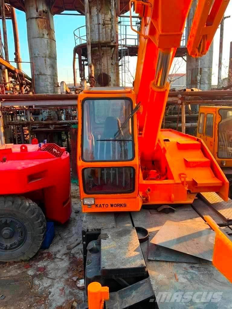 Kato NK 250 E رافعات صالحة لكل أنواع الطرق