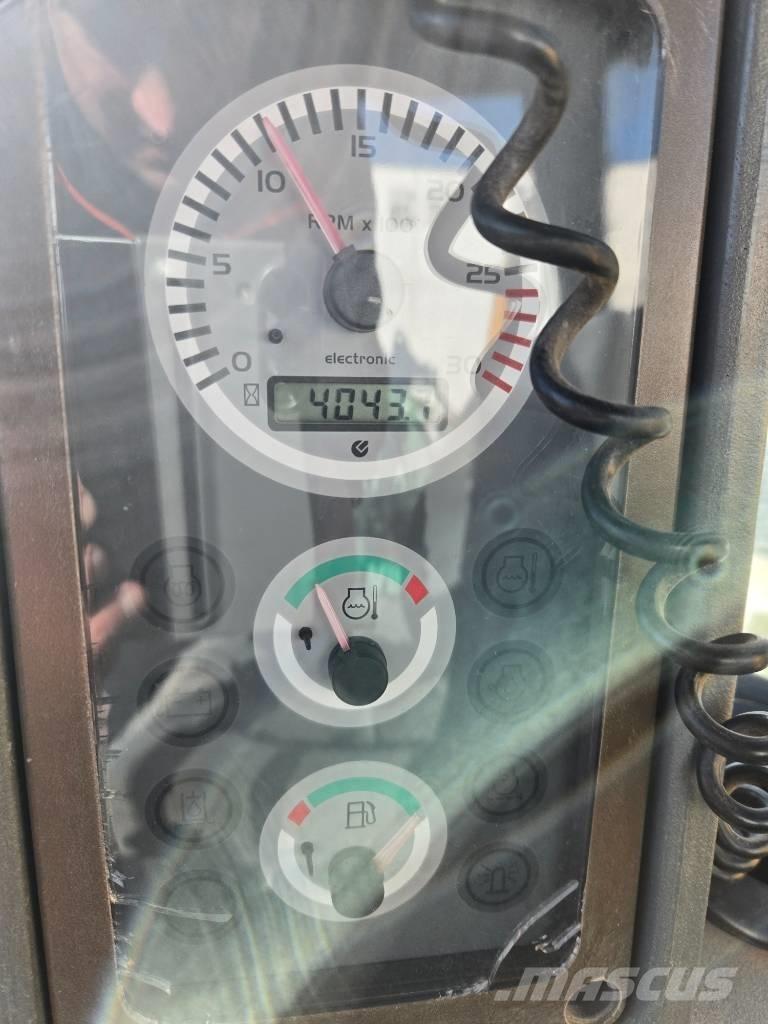 Komatsu WB 97 R-5EO لوادر ذات جرافات عكسية