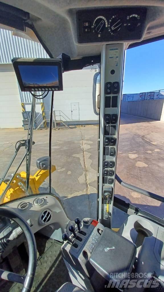 Volvo L 90 H لوادر بعجل