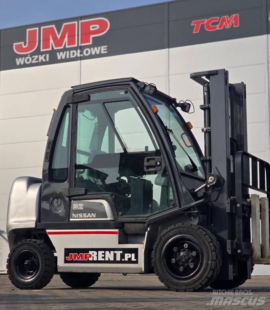 Nissan FGD02 A 32 Q شاحنات LPG