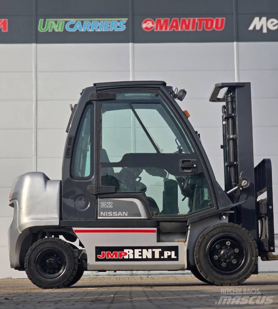 Nissan FGD02 A 32 Q شاحنات LPG
