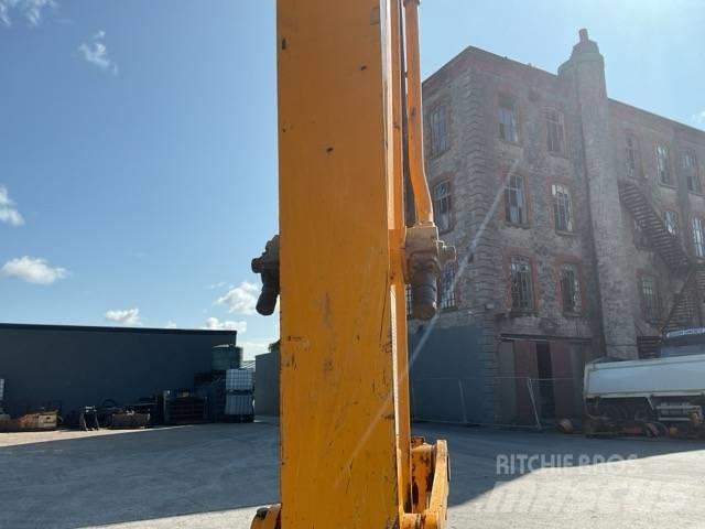 JCB 140XLC حفارات زحافة