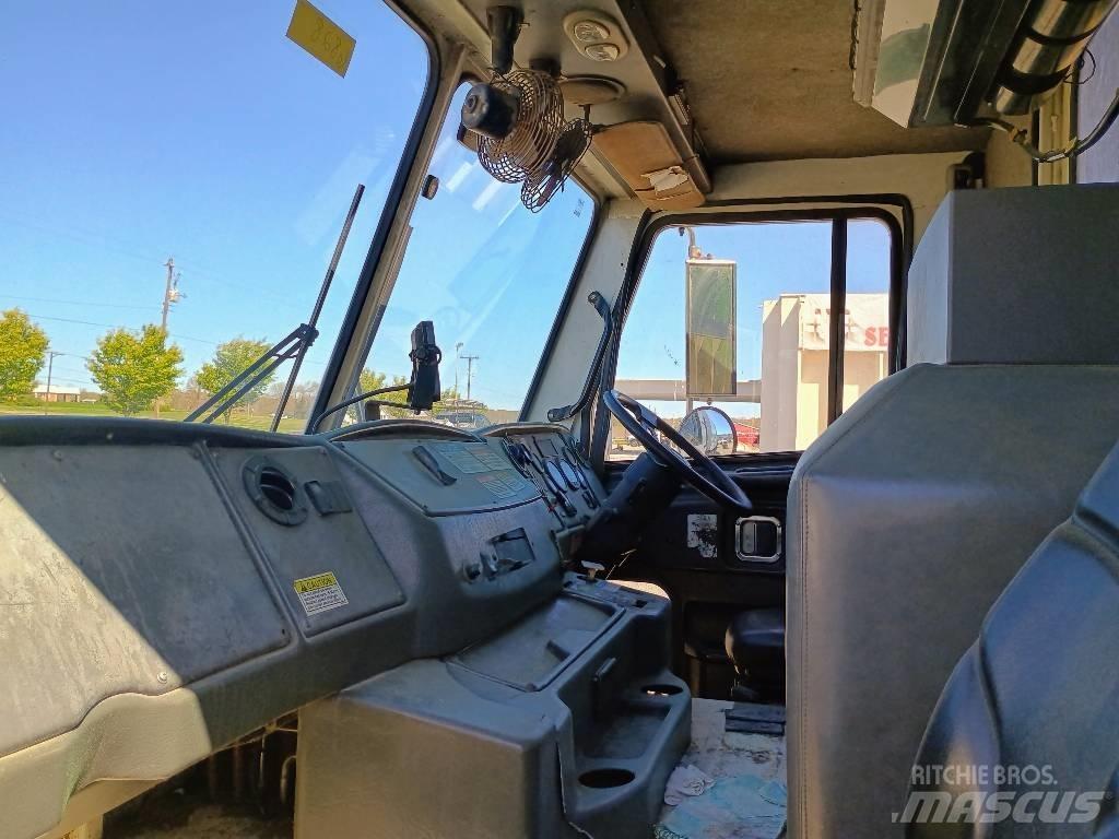  2011 Crane Carrier شاحنات المخلفات