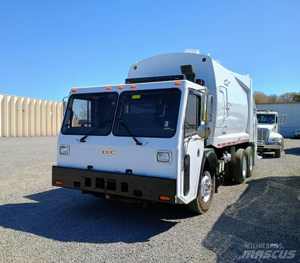  2011 Crane Carrier شاحنات المخلفات