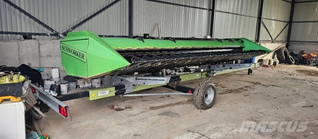 CLAAS Tucano 440 حصادات