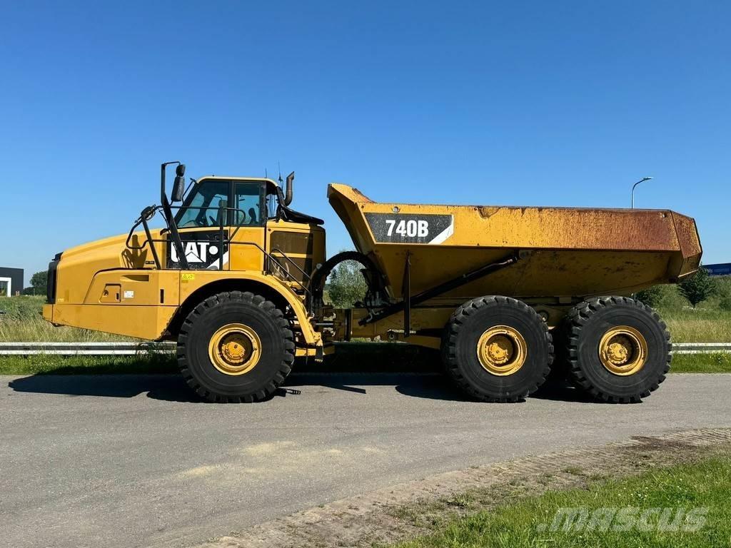 CAT 740B ساحبات مفصلية