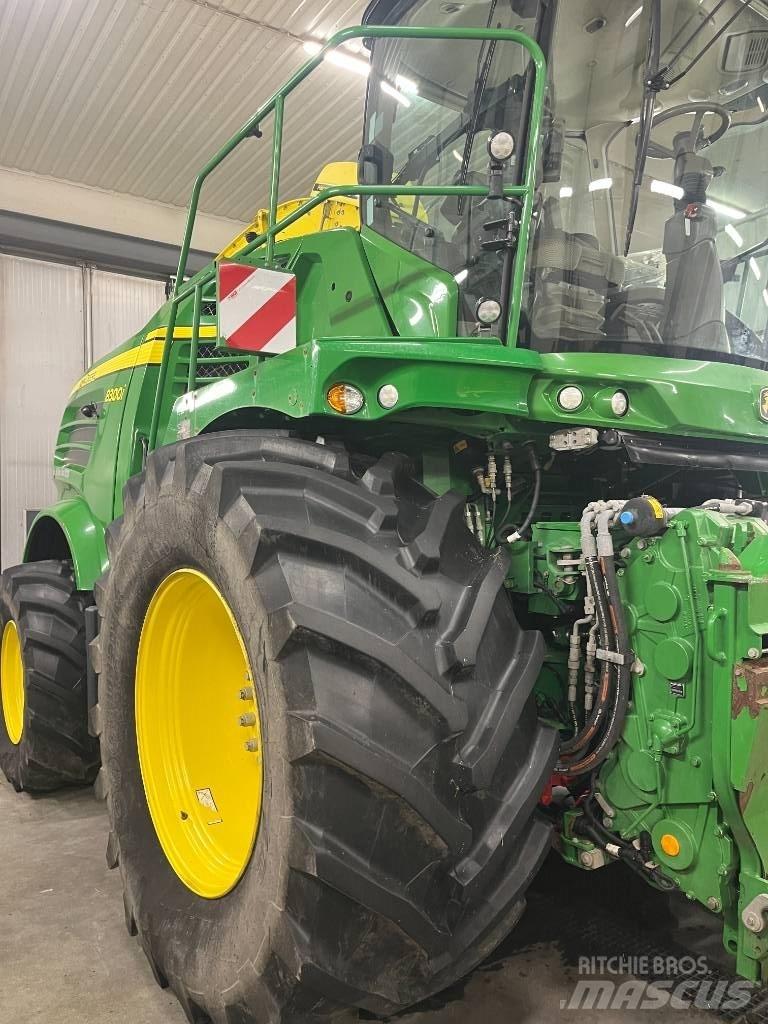 John Deere 8300i علافات ذاتية الدفع