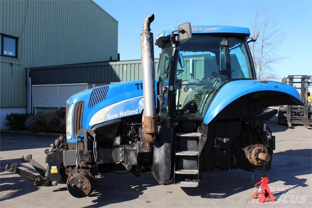 New Holland T8020 الجرارات
