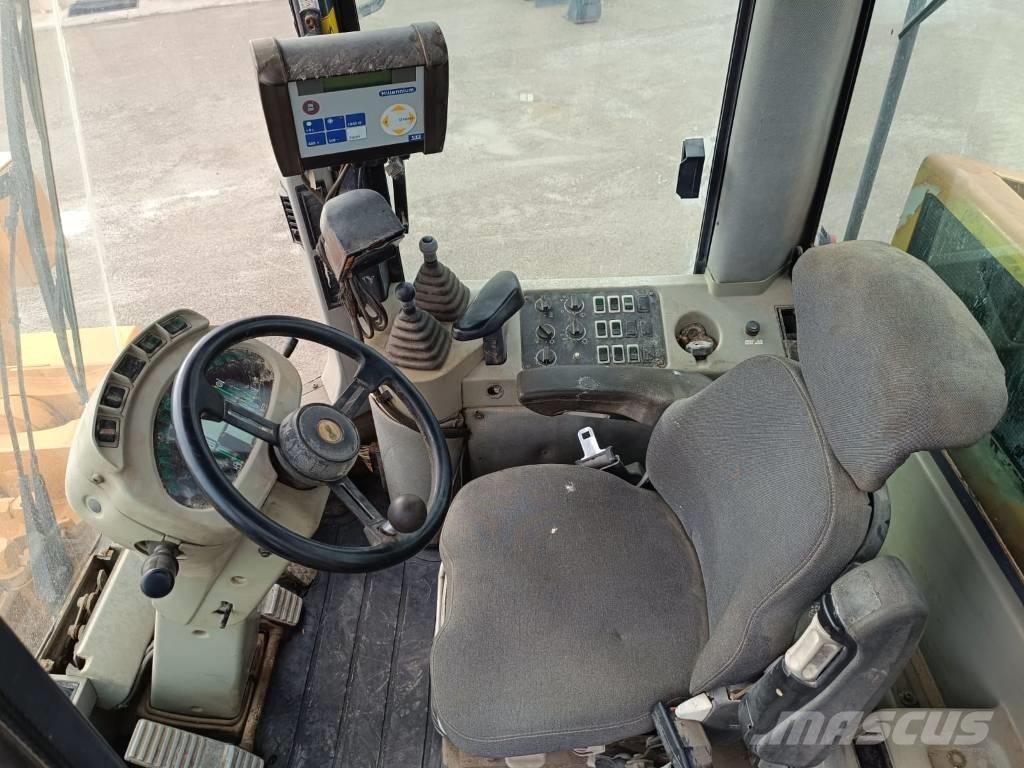 CASE 821C لوادر بعجل