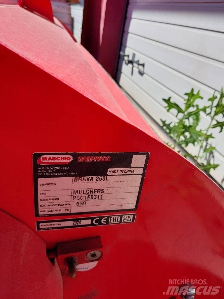 Maschio Brava 250 L جزازات وأغطية المراعي