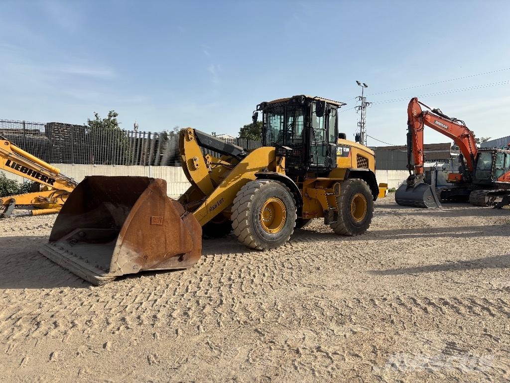 CAT 926M لوادر صغيرة