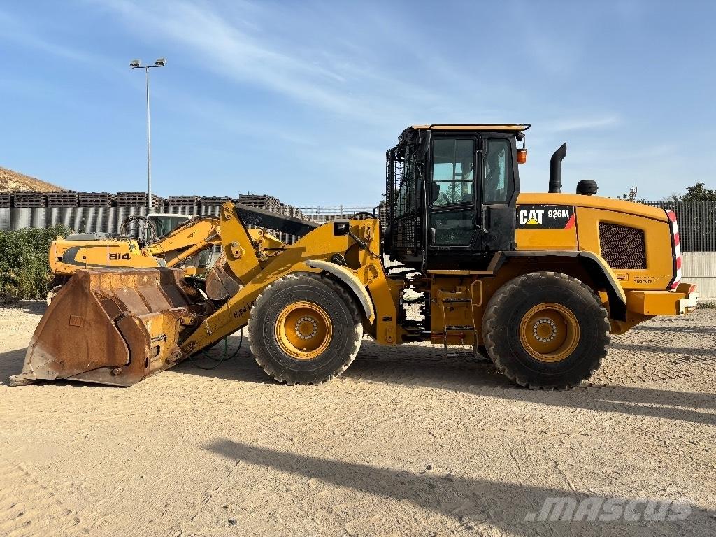 CAT 926M لوادر صغيرة