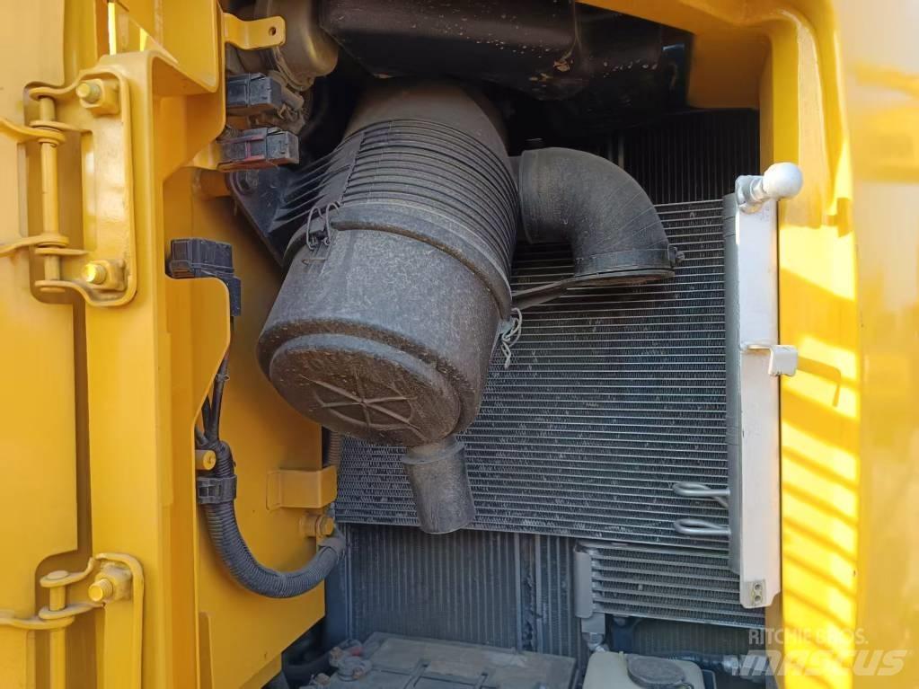 Komatsu PC138 حفارات وسط 7 طن - 12 طن