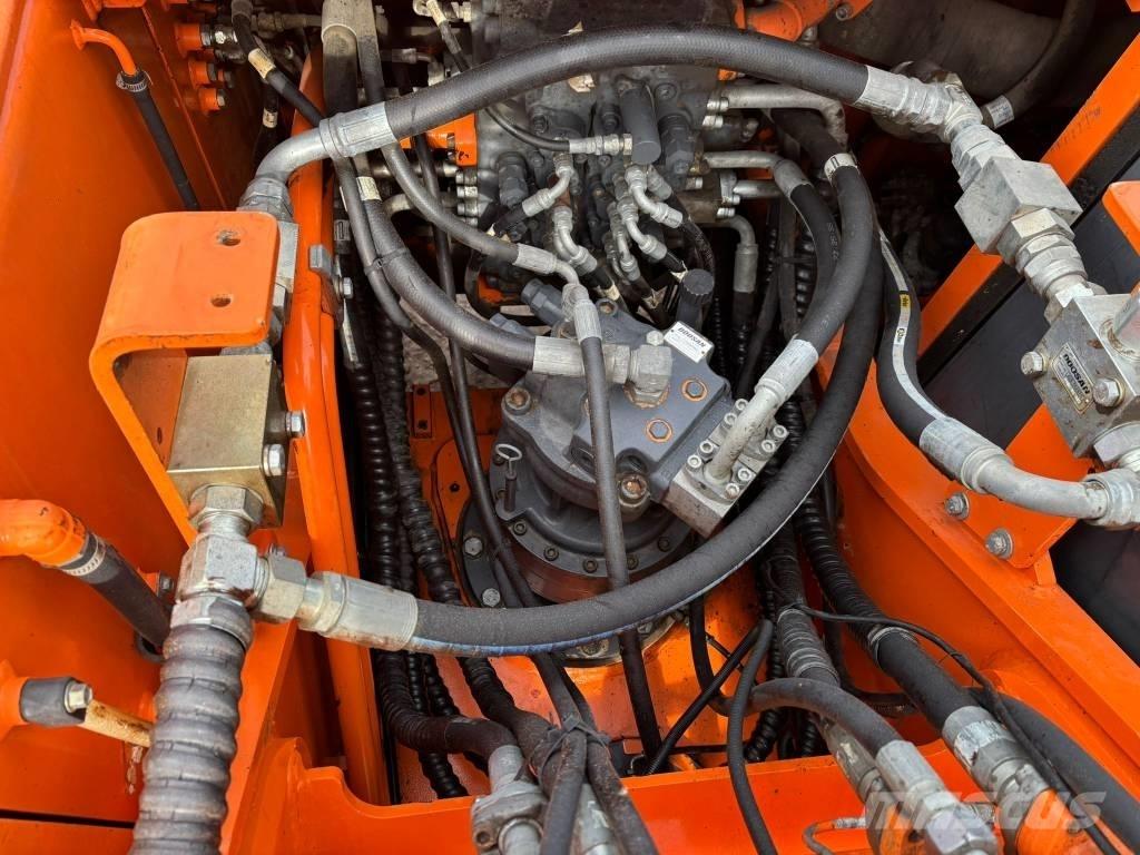 Doosan DX 225 LC حفارات زحافة