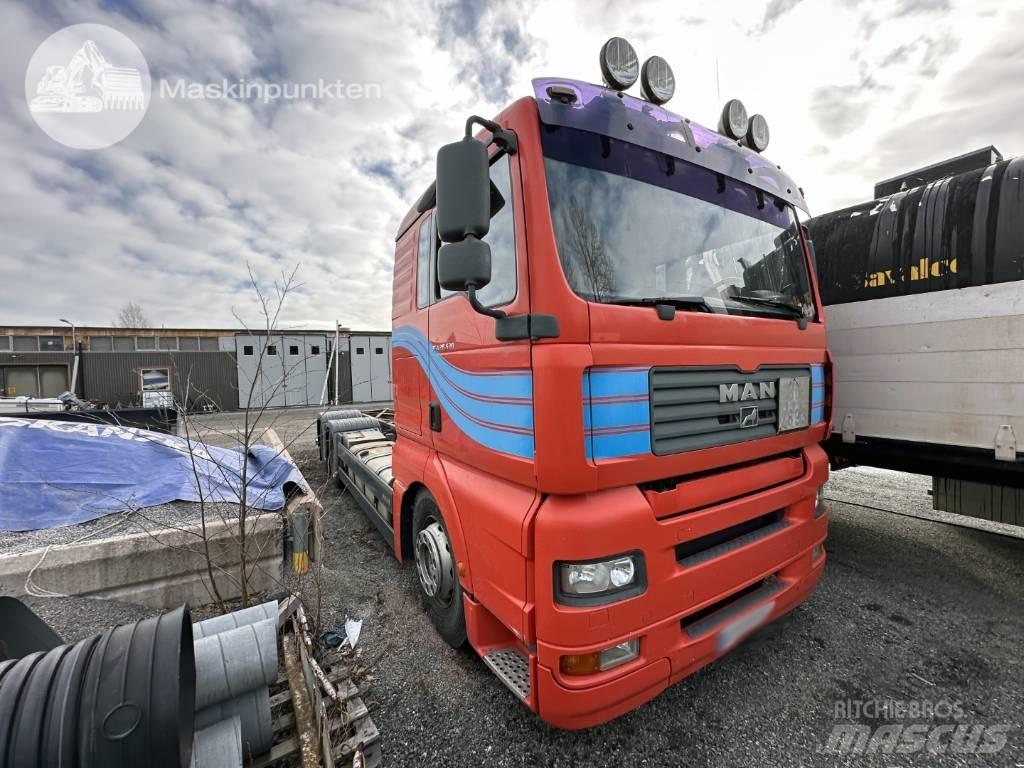 MAN TGX 28.530 LAXO شاحنات بمقصورة وهيكل