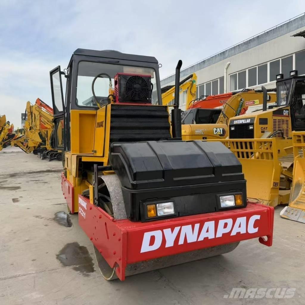 Dynapac CC 211 مداحل ثنائية الاسطوانة