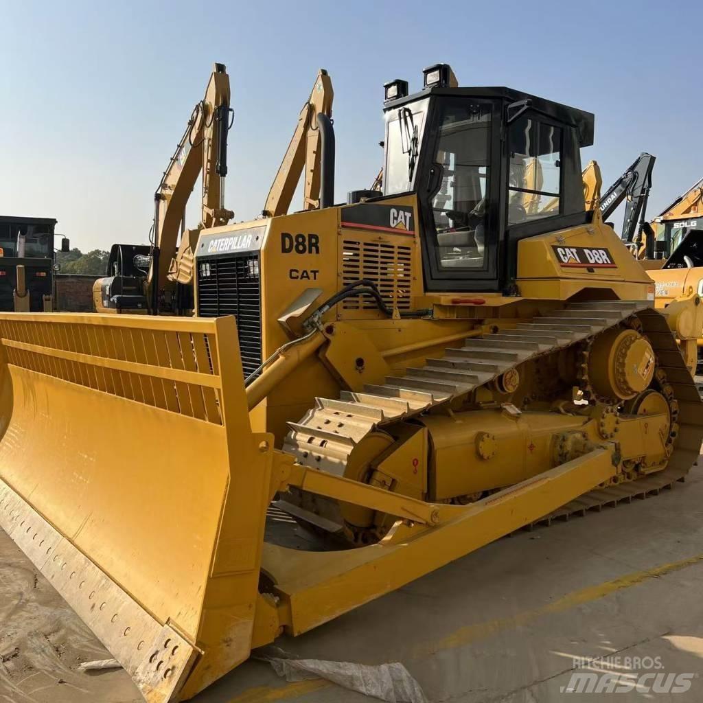 CAT D 8 R LGP بلدوزرات مجنزرة