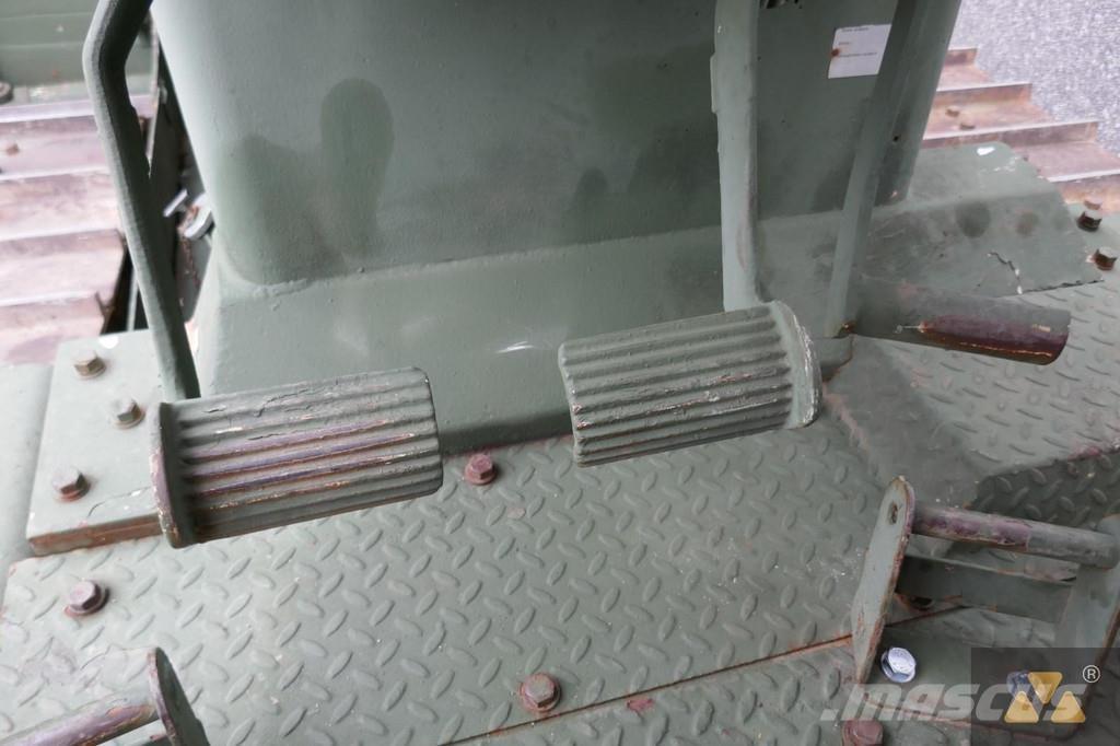 CAT D7G Ex-army بلدوزرات مجنزرة