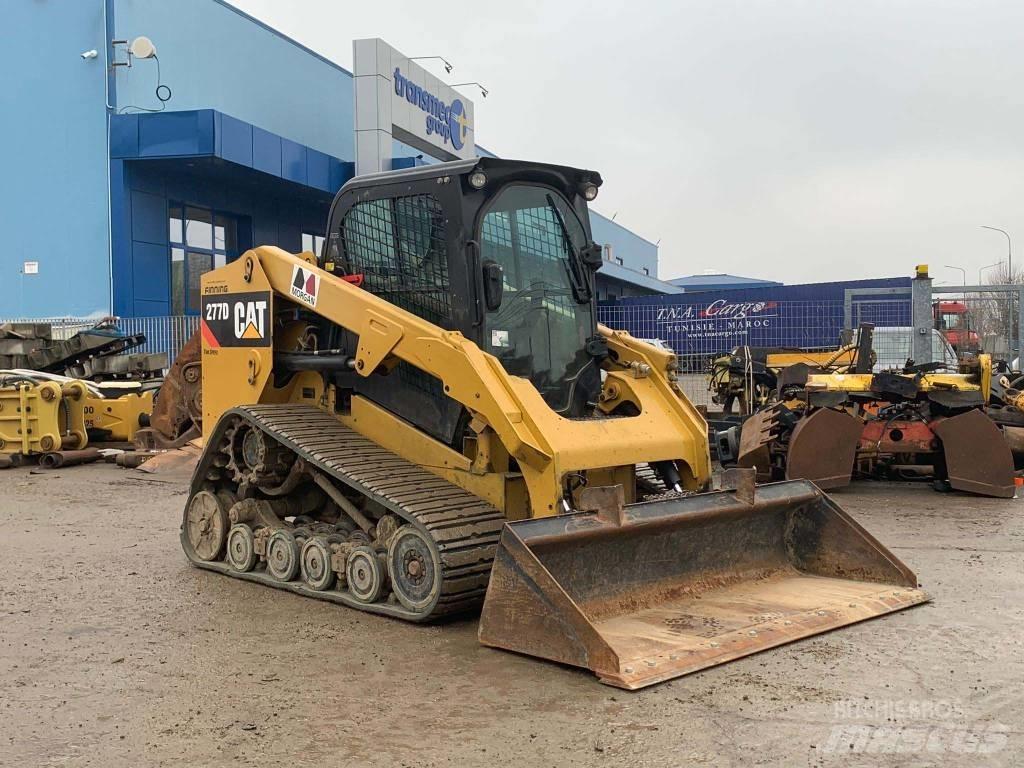 CAT 277 D لوادر انزلاقية التوجيه