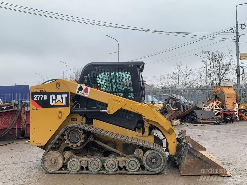 CAT 277 D لوادر انزلاقية التوجيه