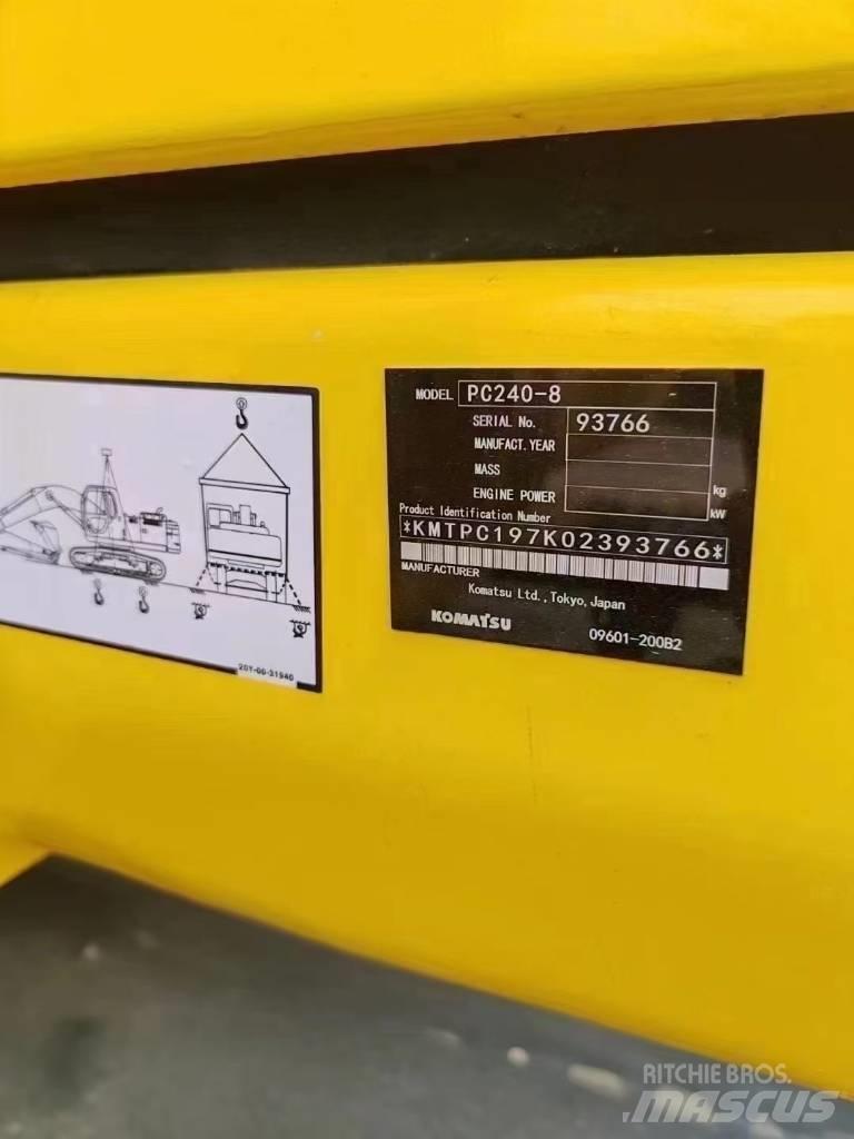 Komatsu 240LC-8 حفارات زحافة