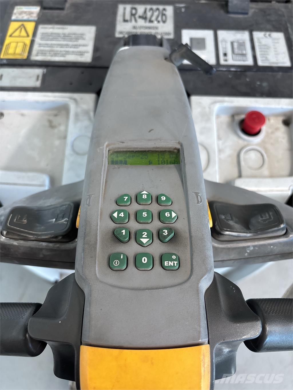 UniCarriers PDP200 شاحنات مناولة ذاتية الدفع