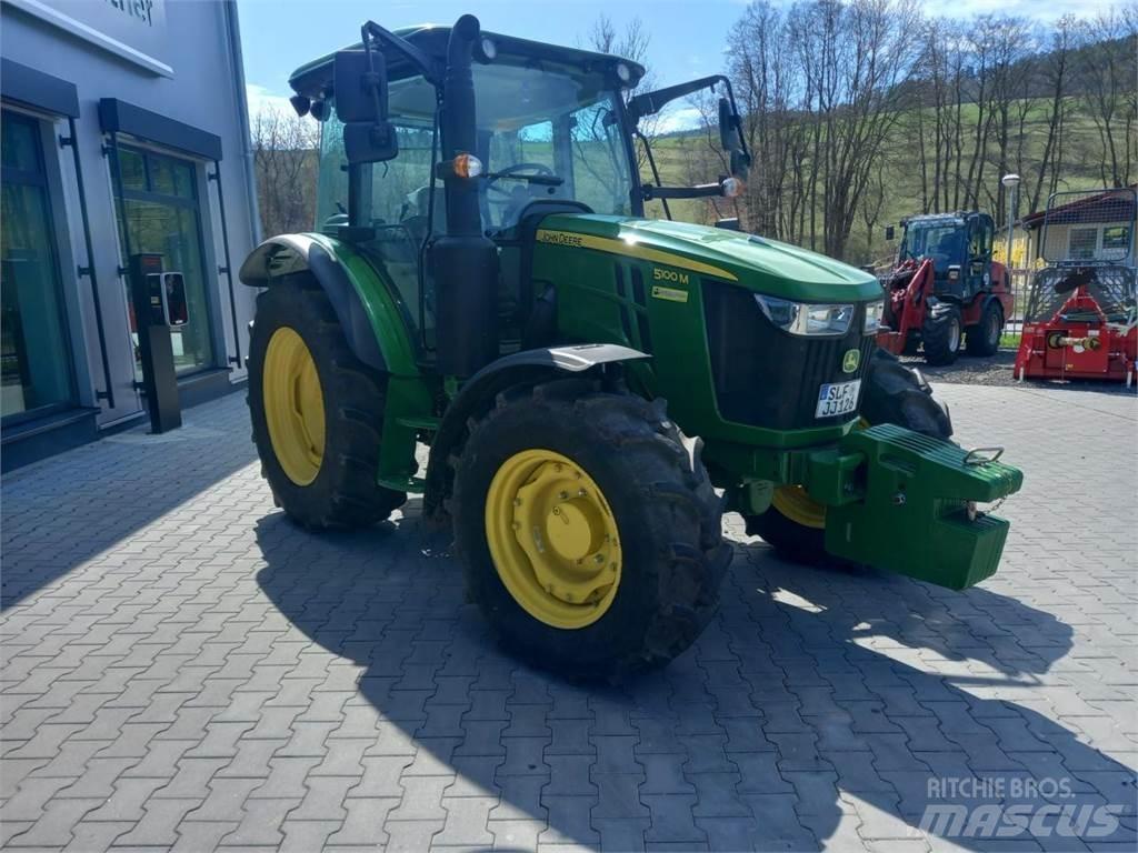 John Deere 5100M الجرارات