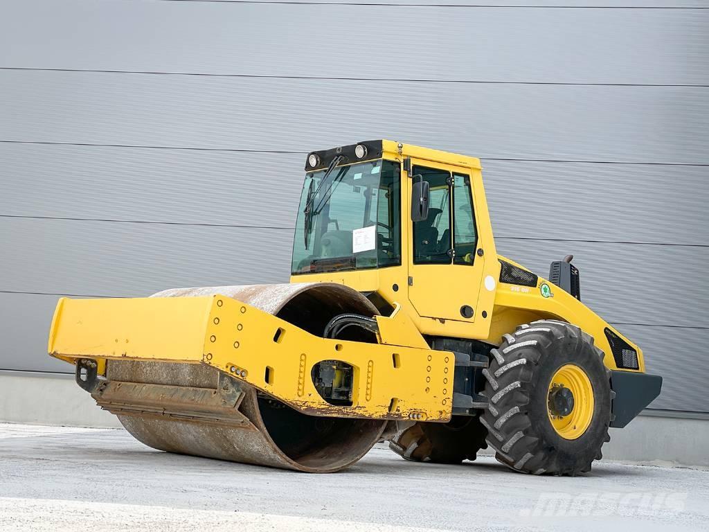 Bomag BW 216 DH-4i مداحل أحادية الأسطوانة