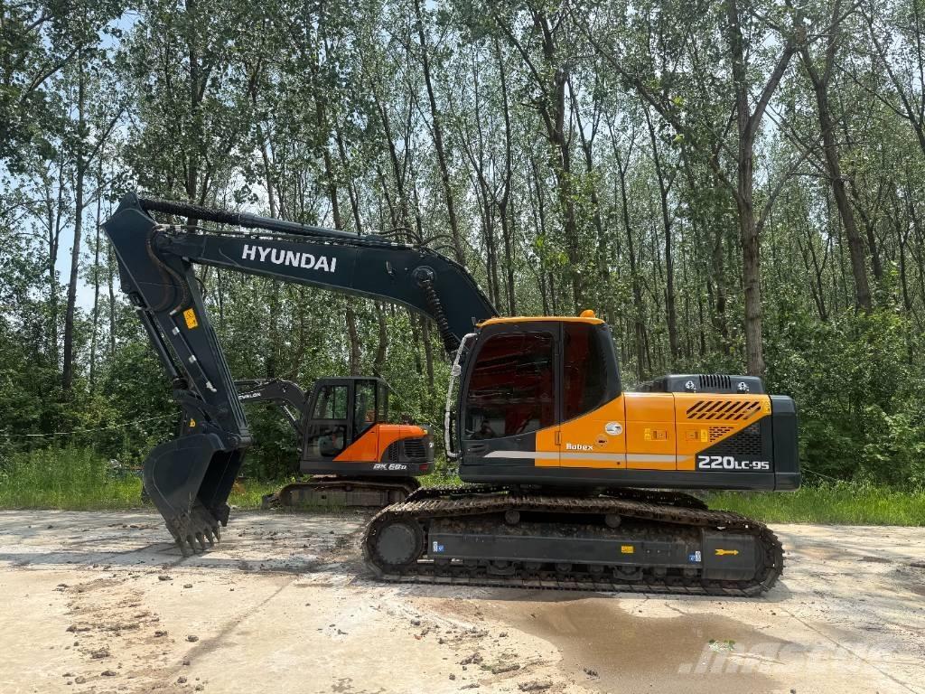 Hyundai R220LC-9S حفارات زحافة