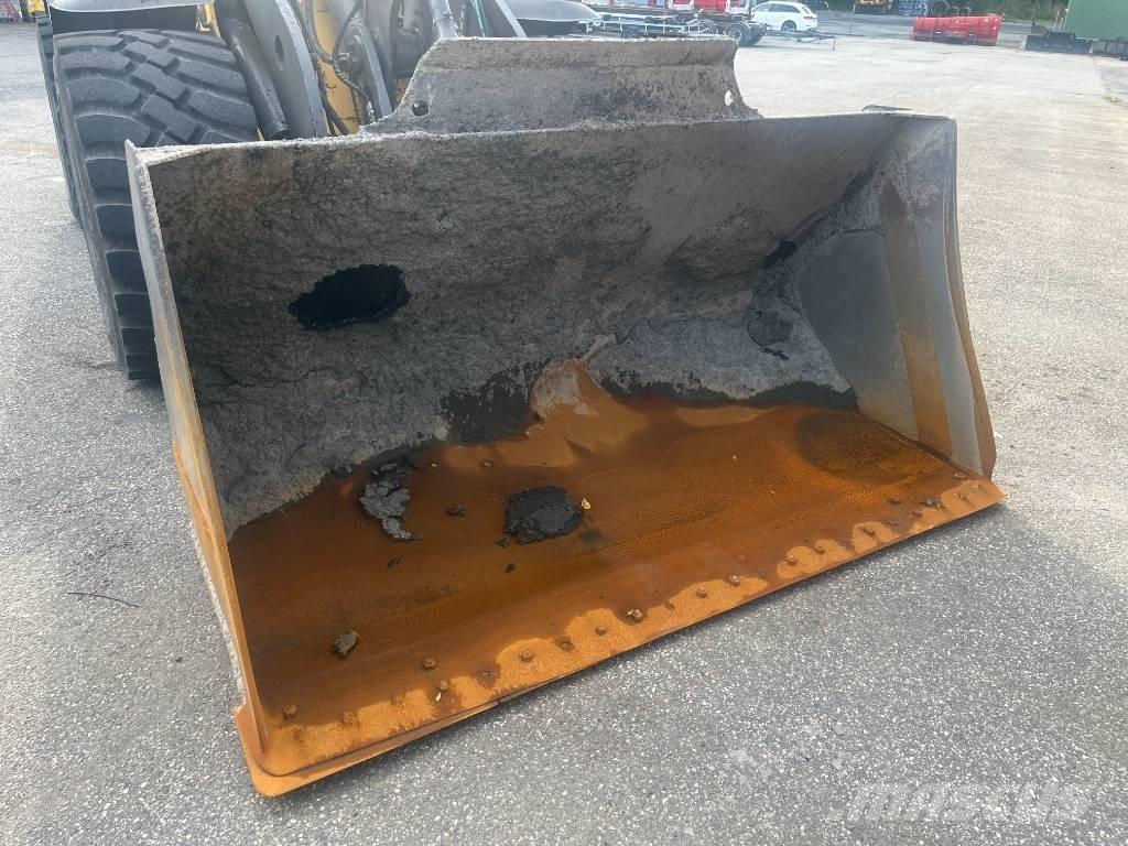 Volvo L 90 H لوادر بعجل
