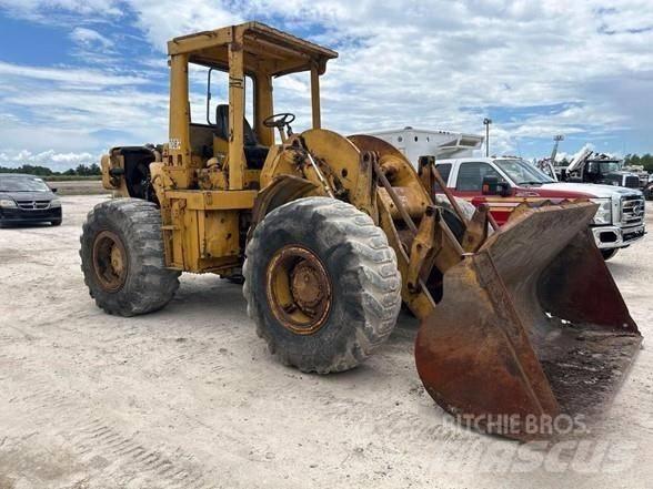 CAT 950 لوادر بعجل