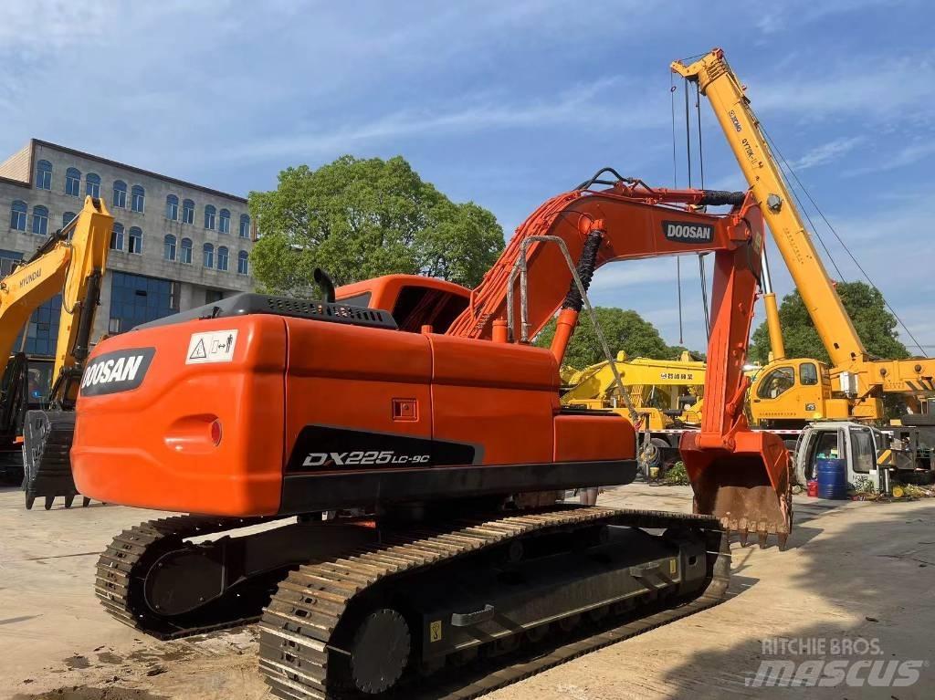 Doosan DX 225LC-9C حفارات زحافة