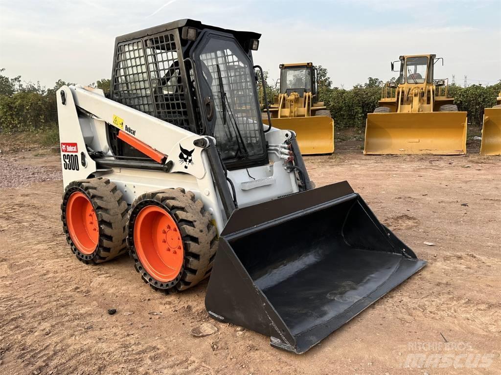 Bobcat S 300 لوادر انزلاقية التوجيه