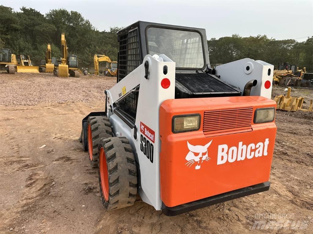 Bobcat S 300 لوادر انزلاقية التوجيه