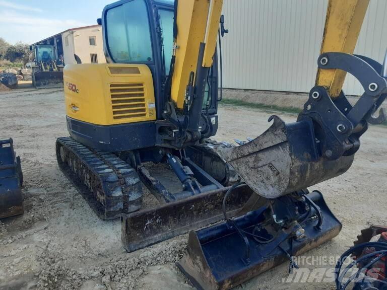 New Holland E 60 C حفارات صغيرة أقل من 7 طن (حفارات صغيرة)