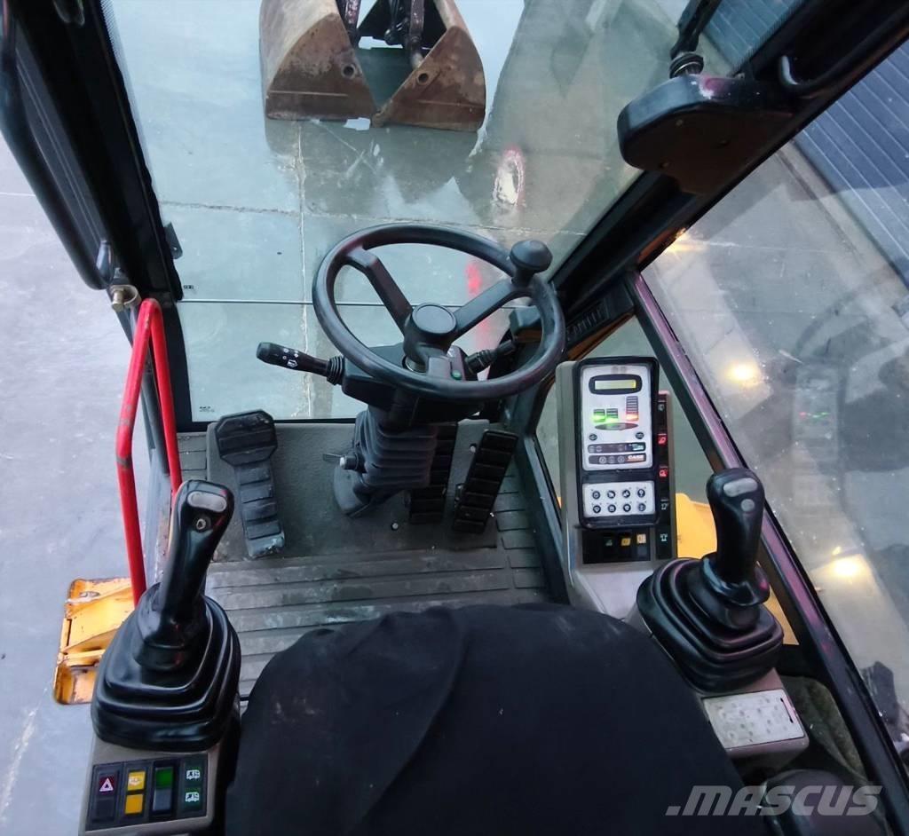 CASE WX 170 مناولات المخلفات / مناولات صناعية