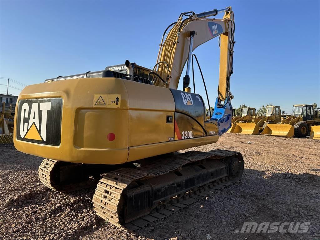 CAT 320 D L حفارات زحافة