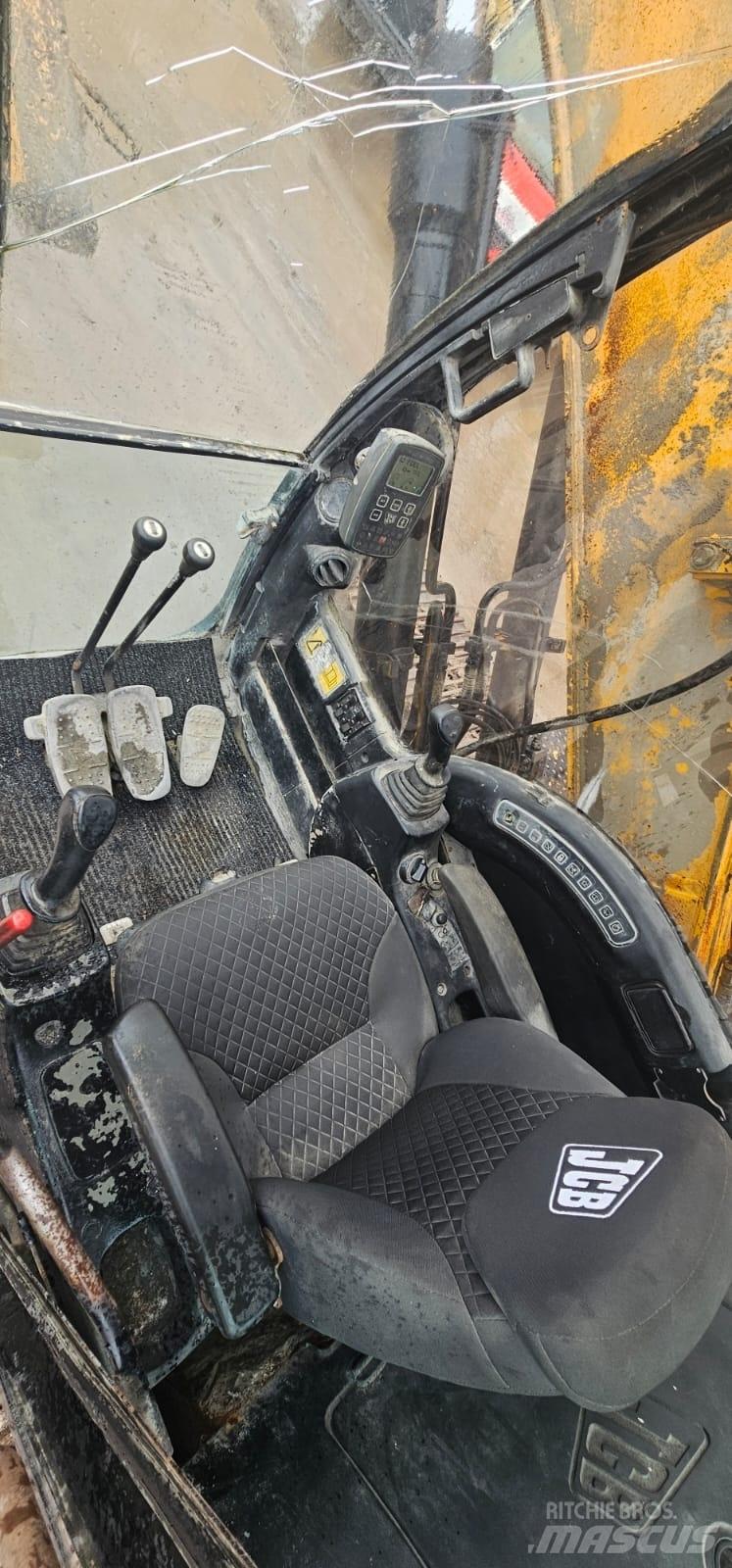 JCB JS 220 LC حفارات زحافة